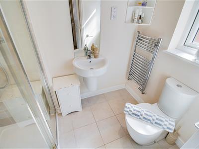 EN SUITE SHOWER ROOM